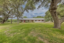 1002 Royal Oaks #1, Yorktown, TX 78164