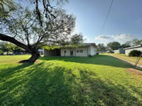1505 N. Henry, Cuero, TX 77954