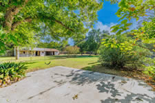 339 W Fifth St., Yorktown, TX 78164