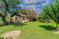 94 Crestview Rd., Yorktown, TX 78164