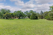 94 Crestview Rd., Yorktown, TX 78164